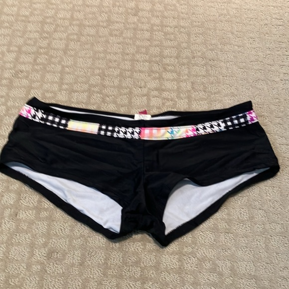 Ocean Pacific size M patterned tankini with boy short bottoms. - Picture 6 of 14